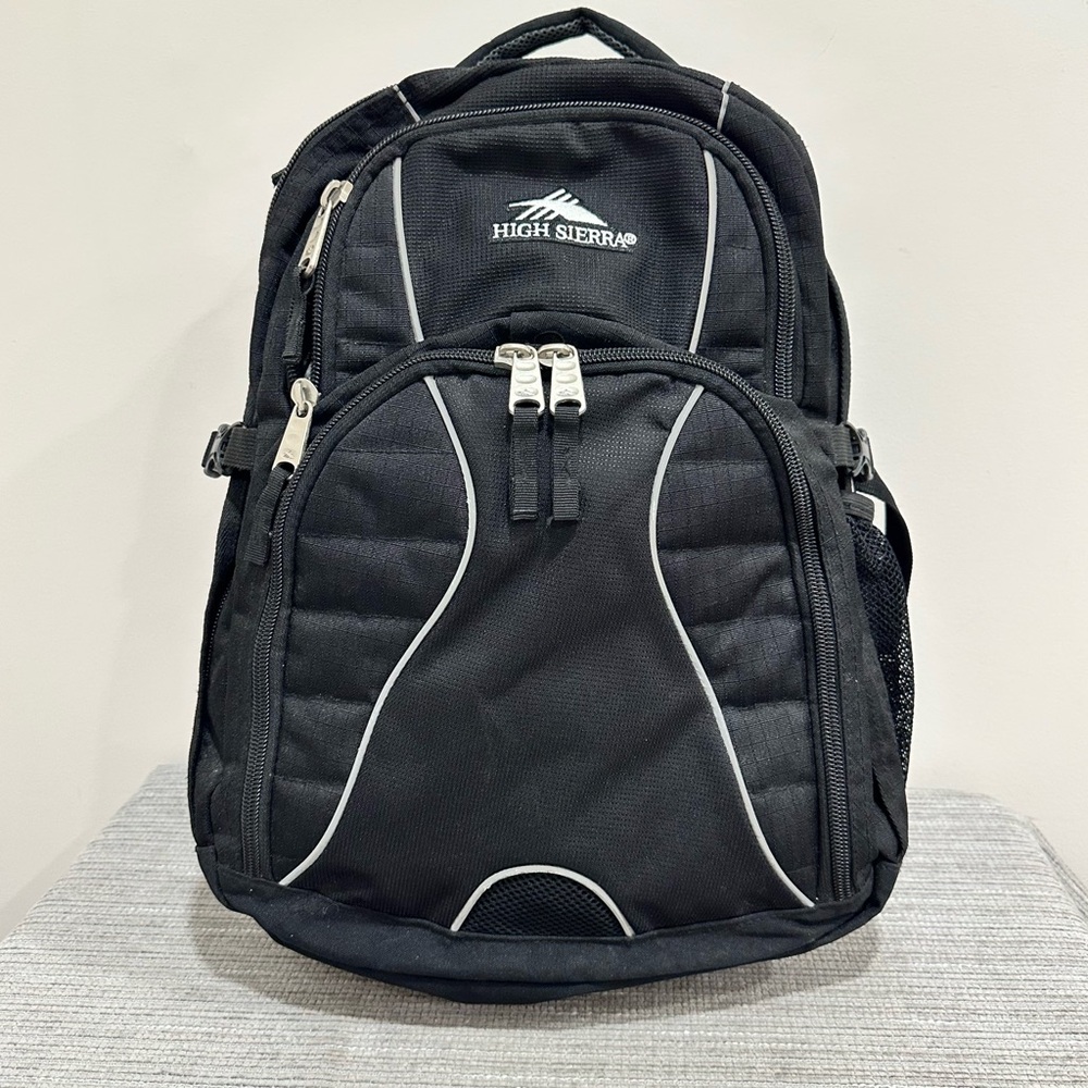 High Sierra Swerve Laptop Backpack Black -Fits up to 17" Laptops EUC